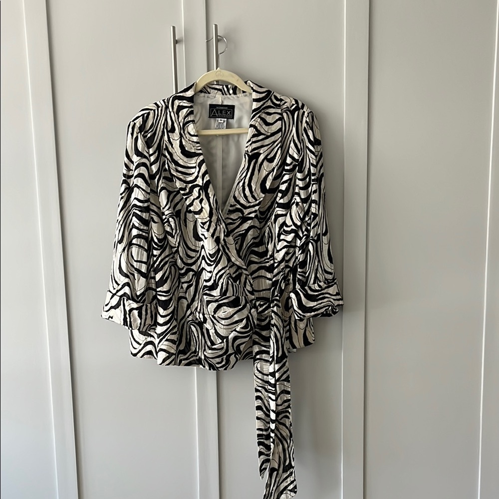Alex Evenings Black and White Women's Top